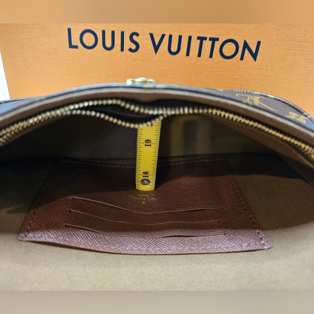 Louis Vuitton IVY Monogram Canvas Shoulder Bag with Gold Hardware and Tan Strap - Picture 5 of 11